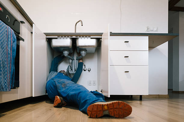 Professional Emergency Plumber technician working in Plainfield, IL